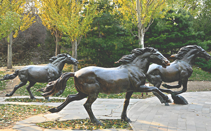 廣場(chǎng)銅馬雕塑——駿馬奔騰 ，鑄就永恒