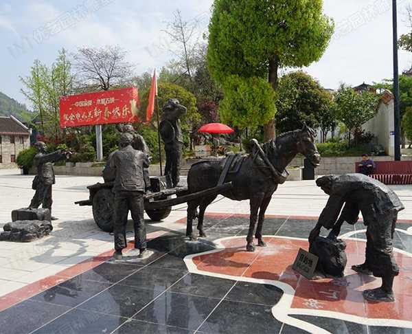 定制一座大型銅雕塑價格大致為多少？