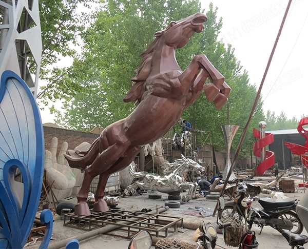 不銹鋼雕塑廠(chǎng)家選材的型號(hào)及制作價(jià)格