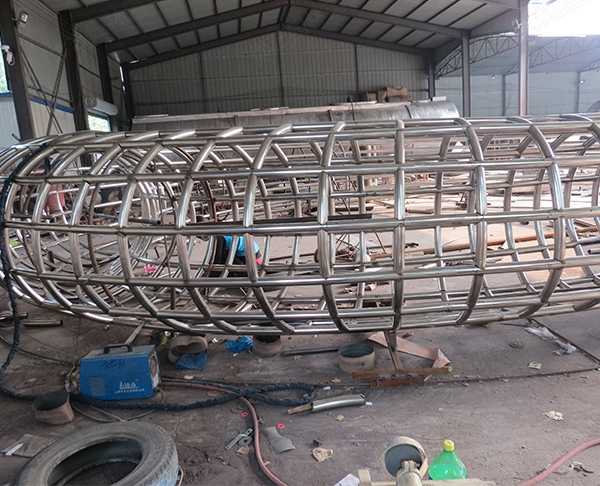 我們和不銹鋼雕塑廠(chǎng)家怎樣進(jìn)行雕塑的溝通制作呢？