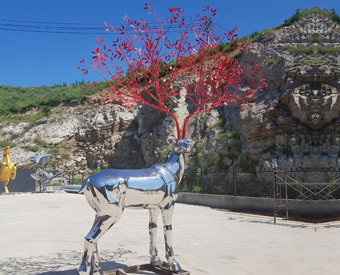 人們?yōu)槭裁聪矚g擺放不銹鋼鹿雕塑？