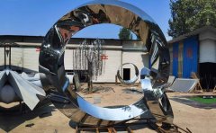 不銹鋼景觀雕塑有哪些特點和優(yōu)勢？